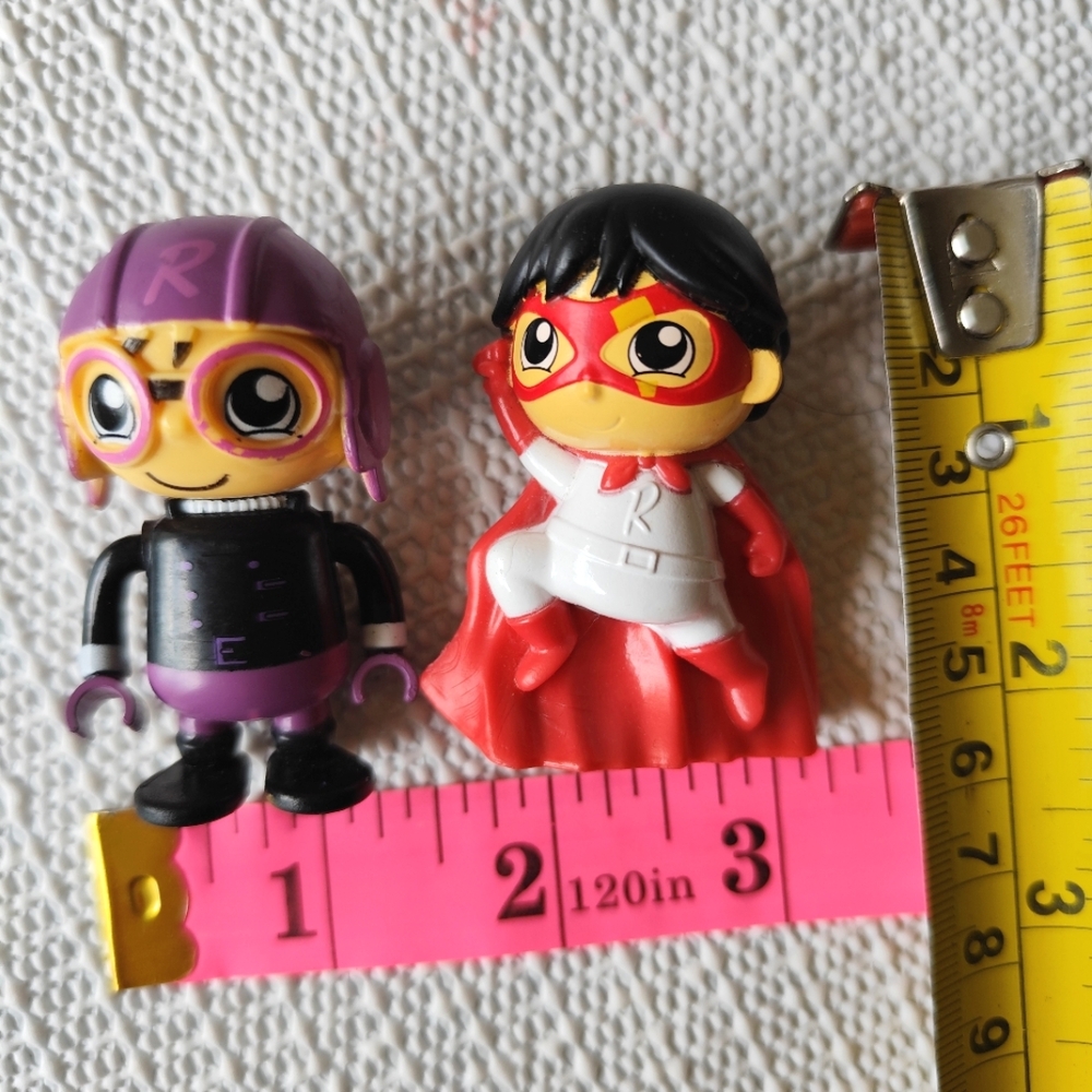 Set of 2 Ryan's World mini figures 2"